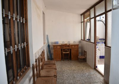 Estancia con sillas y mesa de escritorio casa pepe